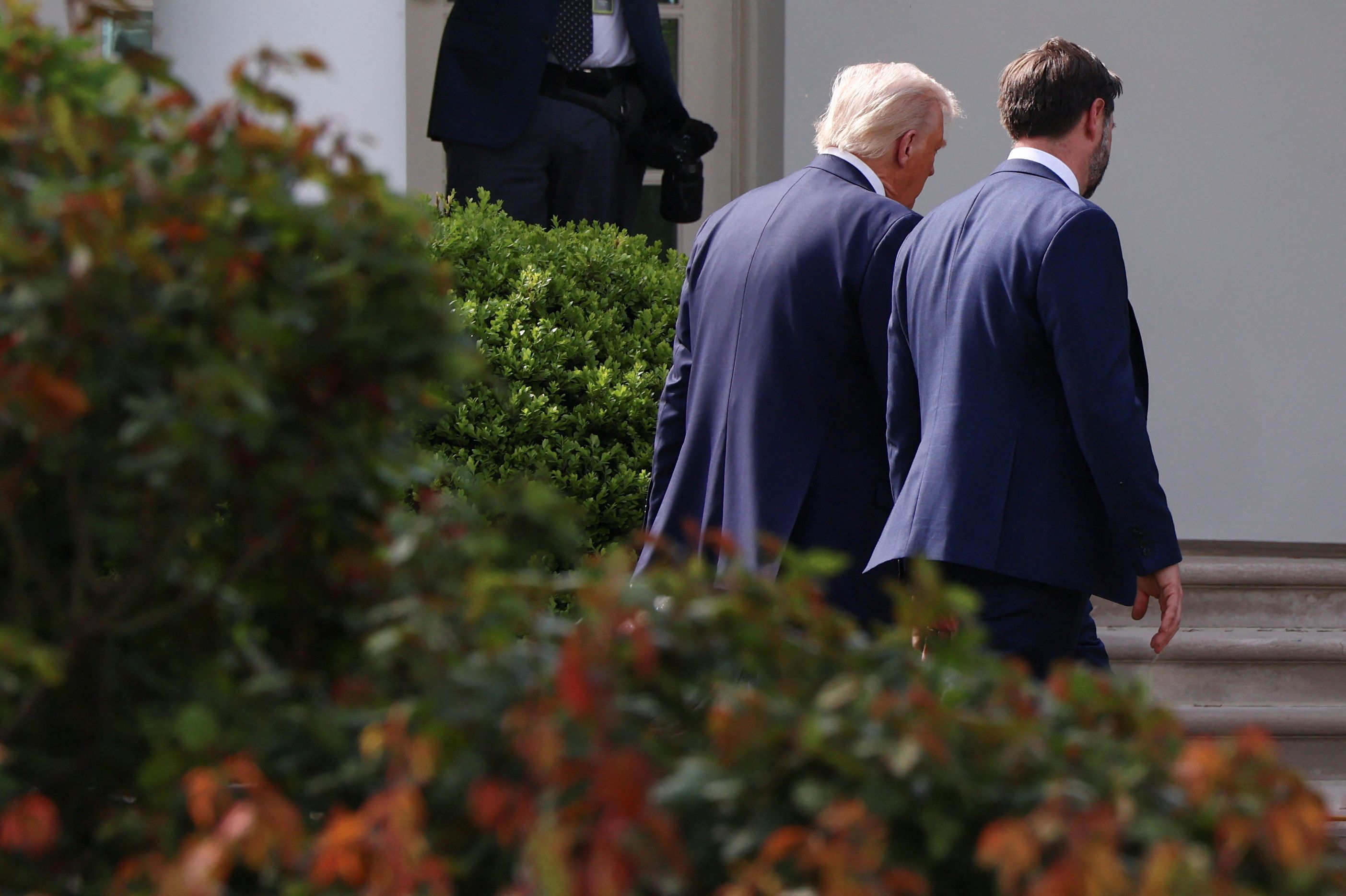 اکسیوس: تیم ترامپ معتقد است اگر با ایران توافق نشود، جنگ رخ می‌دهد