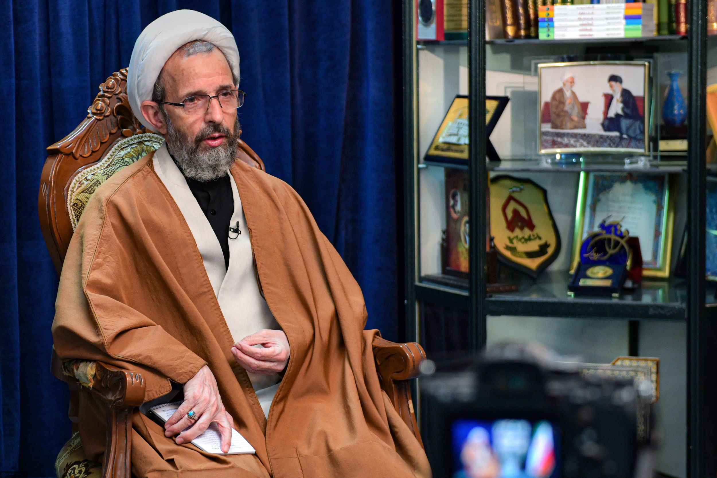 عضو مجلس خبرگان: کتاب «آثار امام» را به فرزندانتان بدهید تا شبهات آن‌ها برطرف شود