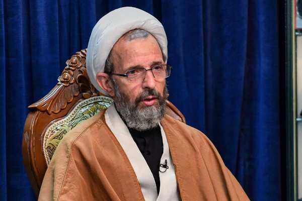 عضو مجلس خبرگان: کتاب «آثار امام» را به فرزندانتان بدهید تا شبهات آنها برطرف شود