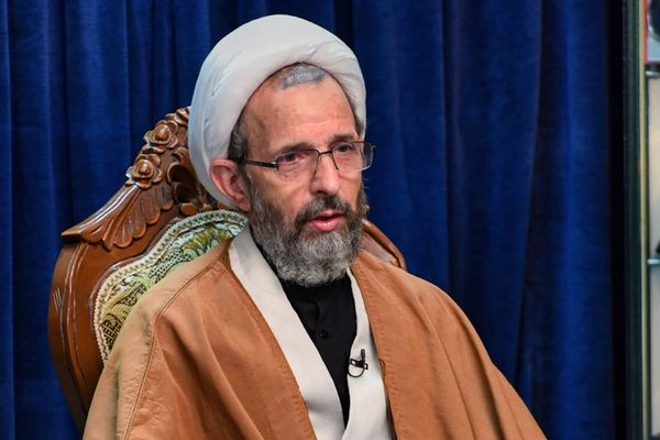 عضو مجلس خبرگان: کتاب «آثار امام» را به فرزندانتان بدهید تا شبهات آنها برطرف شود