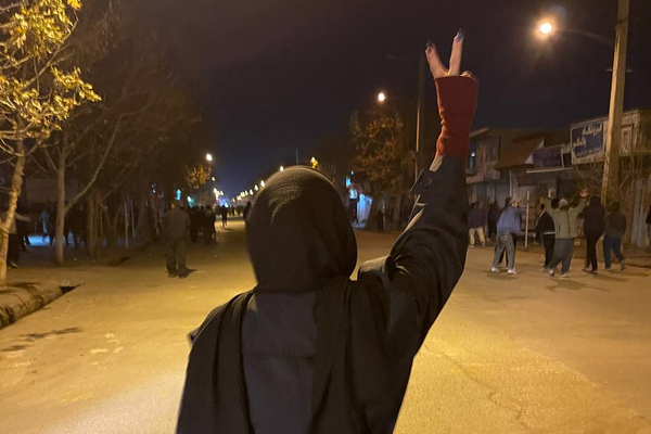 یک پزشک متخصص: ۲۷۰ ساچمه از چشم ۱۳۰ معترض خارج کردیم