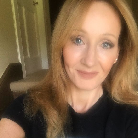 جی. کی. رولینگ نویسنده بریتانیایی در توییتی با هشتگ مهسا امینی شجاعت زنان ایرانی را ستود