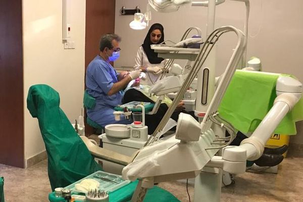 أمين مجلس تعليم طب الأسنان: مستقبل الطب في إيران يتجه نحو الانهيار