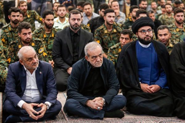 مع تزايد الانقسامات في إيران.. برلمانيون يتهمون بزشكيان بالتخطيط للانقلاب على خامنئي