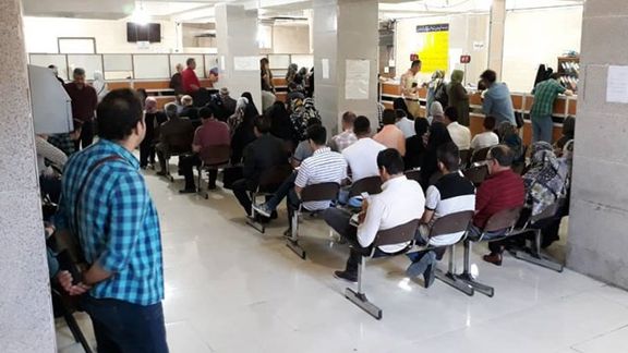 روزنامه ایران: آنلاین نشدن خدمات اداری بارها جان کارمندان را به خطر انداخته است