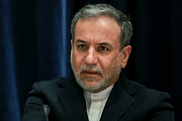 Reformist daily accuses FM of weakening Iran in rare broadside