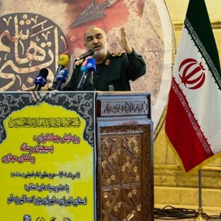 فرمانده کل سپاه پاسداران: دشمن میخواهد جوانان به تاریخ شکوهمند انقلاب دچار تردید شوند