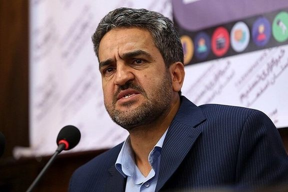 برلماني إيراني: ننتظر مشروع قانون "يمنع شراء وبيع حزم الدولار وكيلوغرامات الذهب"