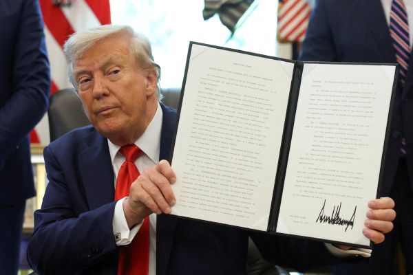 ترامپ دستور پایان دادن به سیاست «آزادی بدون وثیقه نقدی» را امضا کرد