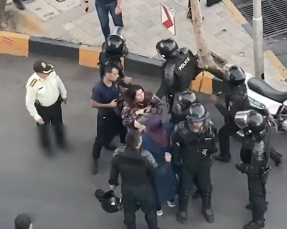 شورای هماهنگی تشکلهای صنفی فرهنگیان به حکومت: پیش از آنکه دیر شود معترضان را آزاد کنید