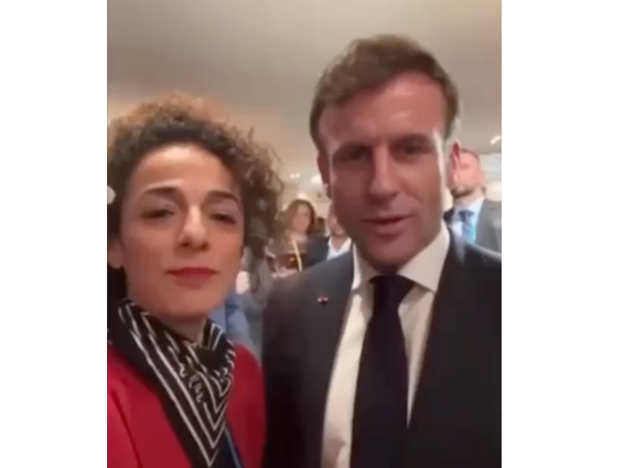 Women’s rights activist Masih Alinejad (left) and French President Emmanuel Macron on the sidelines of the Munich Security Conference 2023