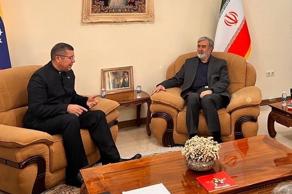 برلماني إيراني لسفير فنزويلا: طهران تدعم صمودكم أمام أميركا