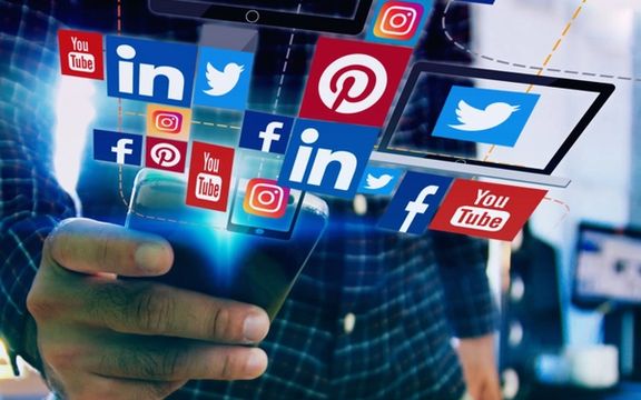 عضو هیات رییسه مجلس: طرح محدود کردن فضای مجازی و پیامرسانها از دستور مجلس خارج نشده است