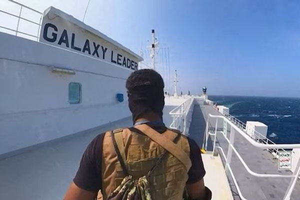 مجلس الأمن القومي الأميركي:إيران تلعب دورا رئيسيا في هجمات الحوثيين ضد السفن بالبحر الأحمر
