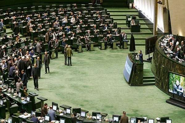 Iran Lawmaker Who Revealed Bribery Says He Is Barred From Speaking