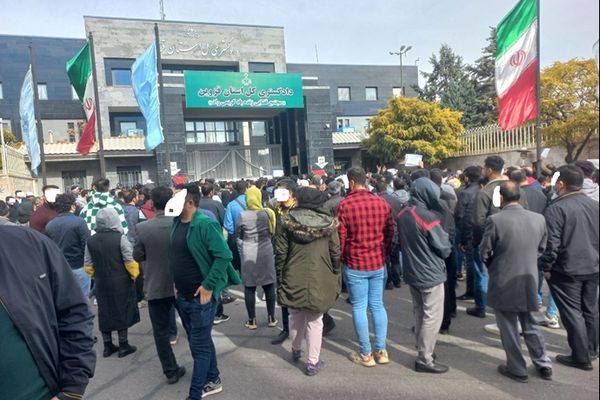 Iranian Security Forces Clash With Victims Of Fraud In Qazvin