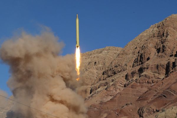 عربستان سعودی: چندین موشک و پهپاد شلیک شده از سوی ایران را رهگیری کردیم