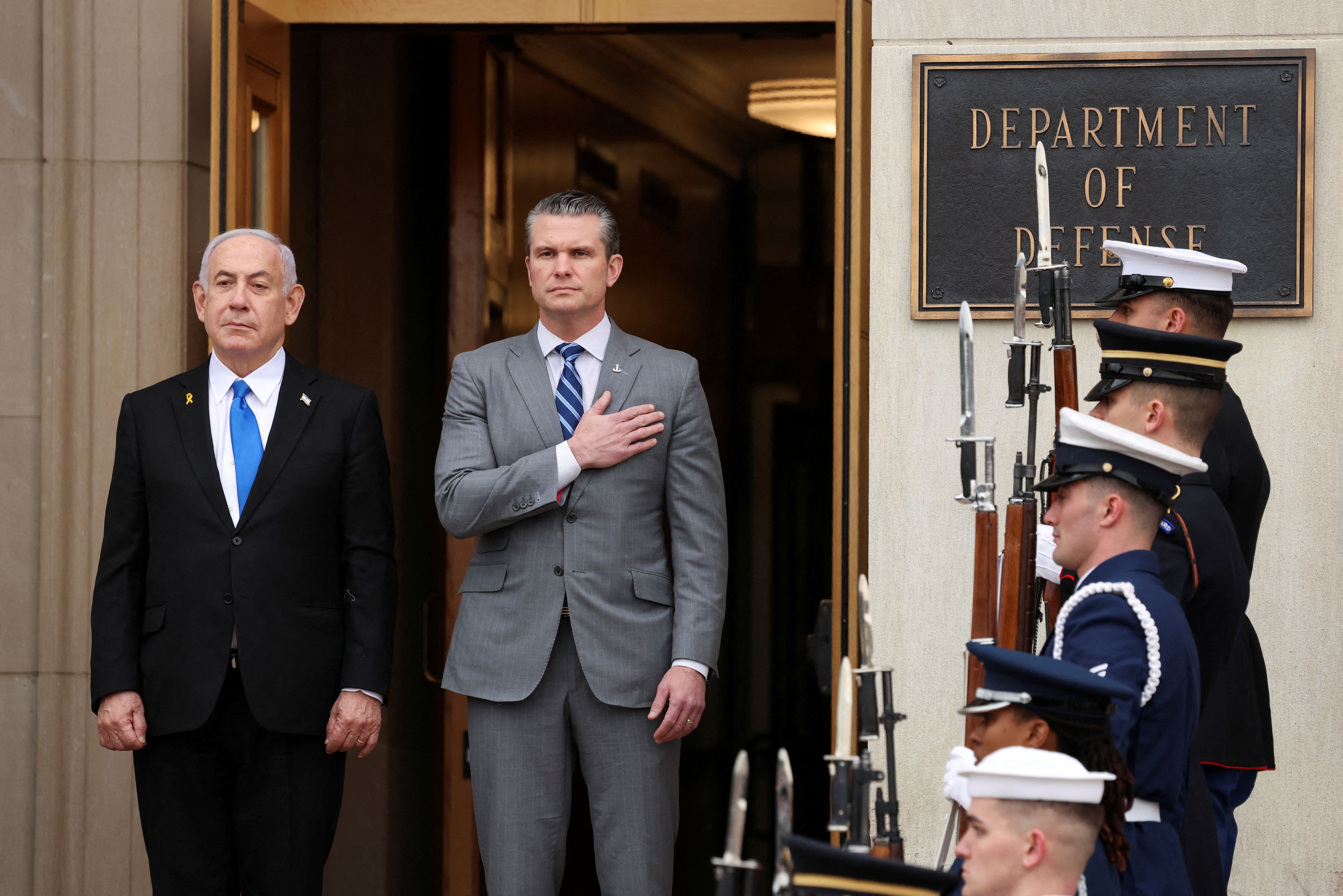 آکسیوس: وزیر دفاع آمریکا قصد دارد پیش از سفر ترامپ به خاورمیانه، به اسرائیل برود