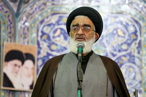 ممثل خامنئي في قم: نواجه حربًا إعلامية عدائية تستهدف "الحجاب والعفاف"