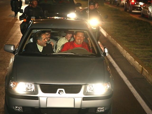 رانندگی هوگو چاوز، رئیس جمهور پیشین ونزوئلا با سمند