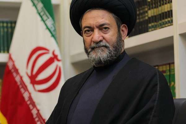 امام جمعه اردبیل: در زمان شاه و به دستور او چتربازان و کماندوها به دانشگاه حمله کردند