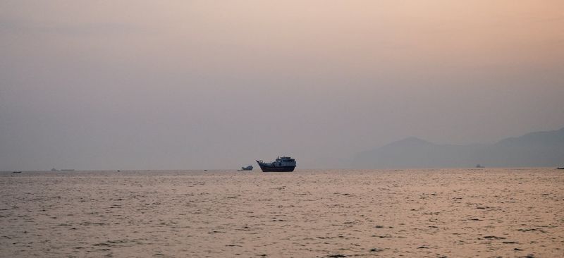 Hormuz traffic falls to one as US-Iran fighting escalates