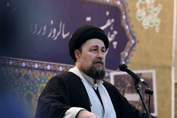 حسن خمینی: بر مردم واجب است با لباس سیاه در مساجد و میدانها حضور یابند