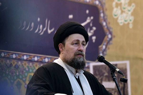 حسن خمینی درباره انقلاب ملی ایرانیان: تا زندهایم از این مسائل هست