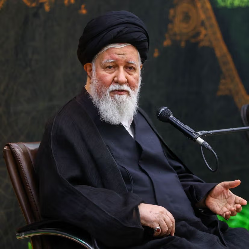 ممثل المرشد الإيراني: شراء الدولار والذهب بعد آلية الزناد يفاقم الأزمة الاقتصادية