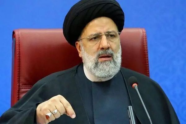 دون الكشف عن الأسماء والتفاصيل.. عضو بمكتب الرئيس الإيراني يزعم إقالة 90 "مديرًا حكوميًا"