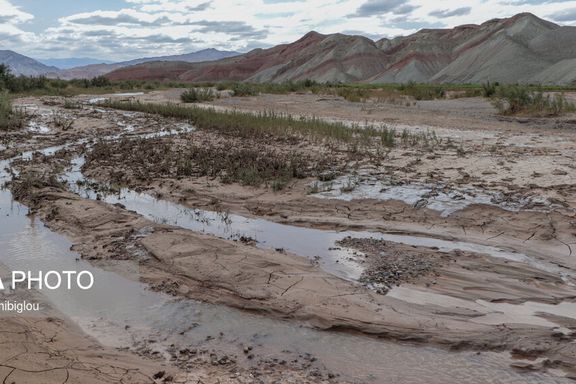 ISNA News Agency: The Ghezel Ozan River has dried up and its aquatic species have perished