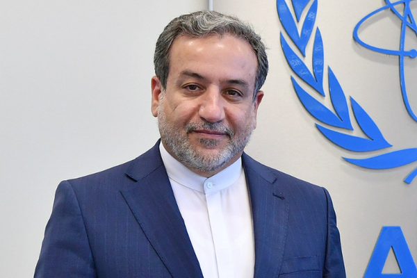 عراقچی: با یاری خدا اینترنت را قطع کردیم