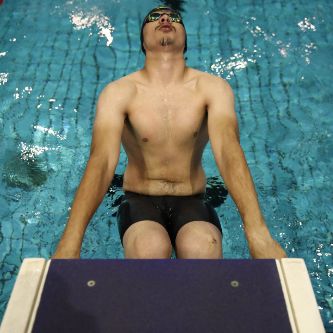 مهرشاد افقری رکورد ملی ۱۰۰ متر پروانه را شکست