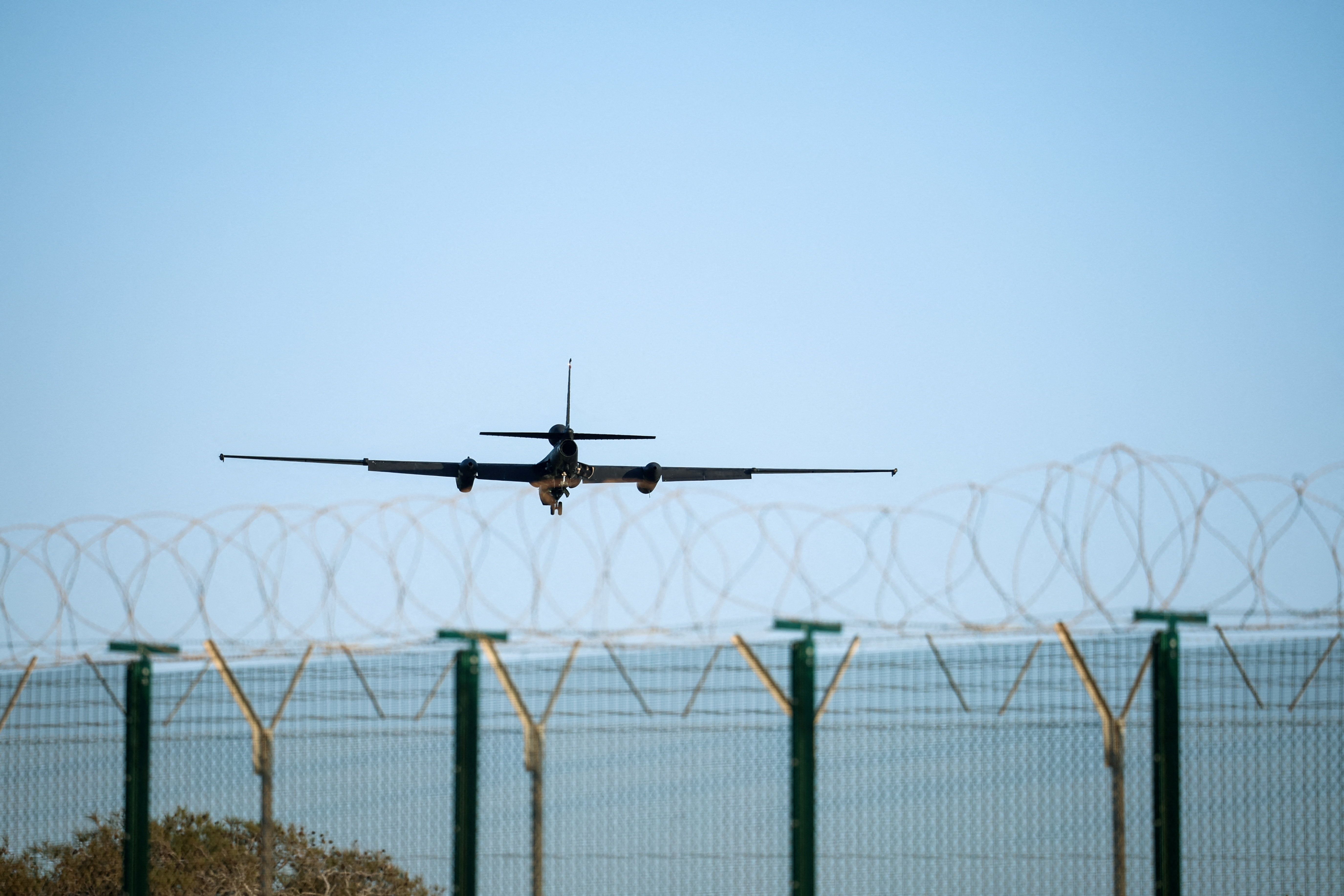 موافقت بریتانیا با استفاده آمریکا از پایگاه‌های این کشور هم‌زمان با اعزام نیروهای بیشتر