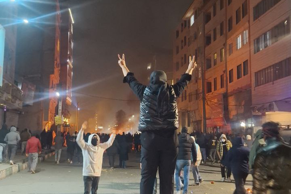 سخنگوی کمیسیون بهداشت مجلس: نگرانیم برخی مجروحان اعتراضات در منازل خود باشند