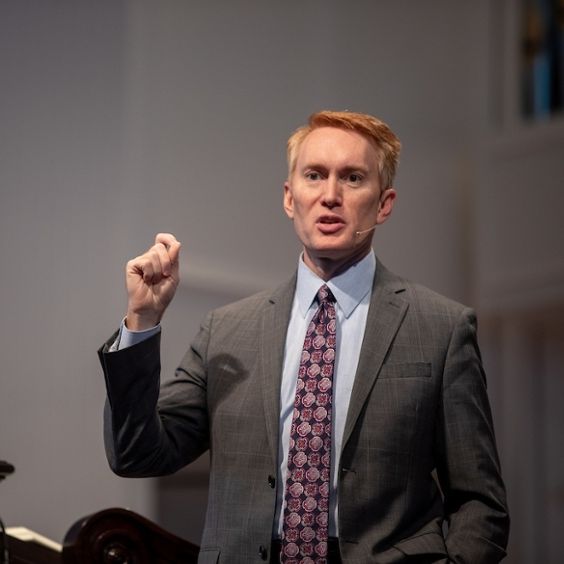 سناتور جیمز لنکفورد: دولت آمریکا باید در کنار مردم ایران که برای آزادی میجنگند بایستد