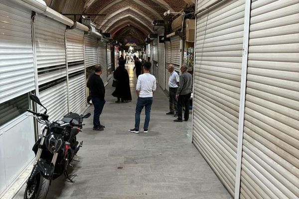 استمرار إضراب أصحاب محال الذهب في عدد من المدن الإيرانية احتجاجا على الضرائب الحكومية