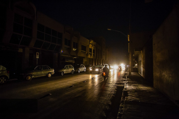 Iranians outraged as power outages and pollution spread