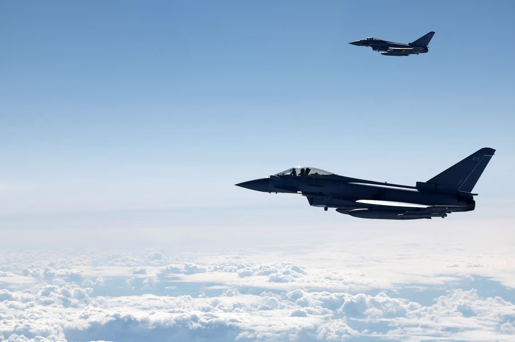 جنگنده‌های نیروی هوایی بریتانیا و فرانسه به یک انبار داعش در سوریه حمله کردند