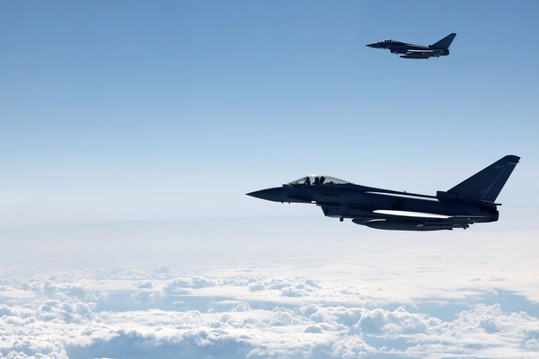 جنگندههای نیروی هوایی بریتانیا و فرانسه به یک انبار داعش در سوریه حمله کردند