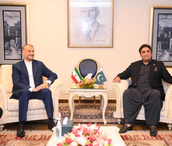 بعد عدة حوادث دامية على الحدود بين البلدين.. وزير خارجية إيران يزور باكستان 