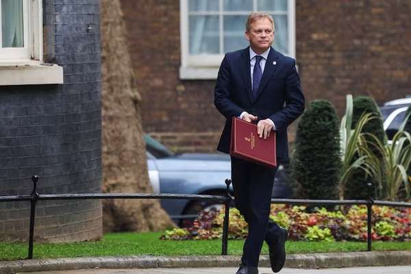 UK Defense Secretary Dismisses Iranian Sanctions
