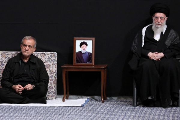 Supporters try to glorify Iran’s president-elect Pezeshkian