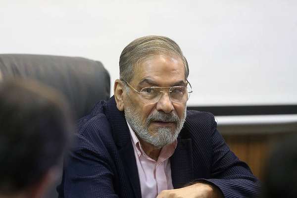 علی شمخانی: با تمام توان از جان خامنهای محافظت میکنیم