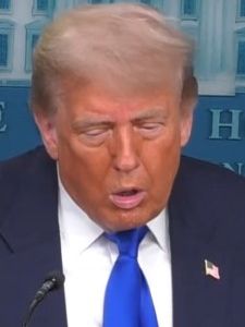 وزیر ورزش دولت پزشکیان: قلب مردم ما جریحهدار شده اما ترامپ دلقکبازی میکند