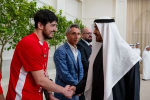 فارس: سردار آزمون به دلیل انتشار تصاویری با حاکم دبی، از تیم ملی اخراج شد