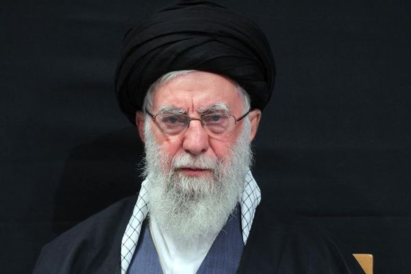 إعلام الحرس الثوري الإيراني يصف تصريحات "شكدم" حول انحرافات خامنئي الجنسية بـ "الغبية"