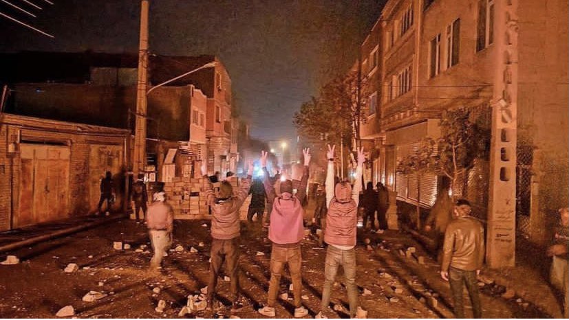 فریاد «مرگ بر دیکتاتور» در خیابان‌های ایران؛ تداوم خیزش انقلابی ایرانیان در روز ۲۴ آبان