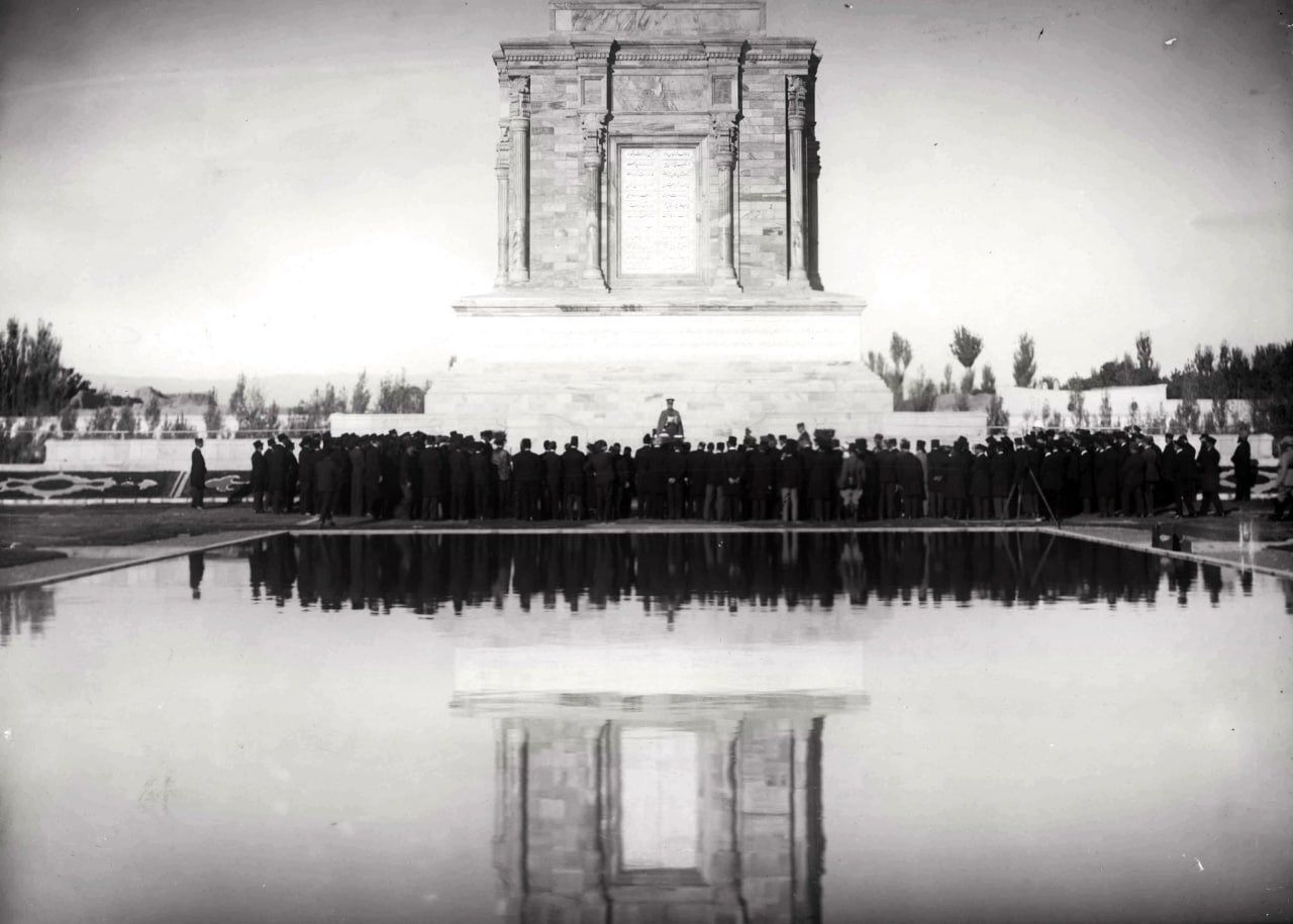 افتتاح آرامگاه فردوسی با سخنرانی رضاشاه، پاییز ۱۳۱۳