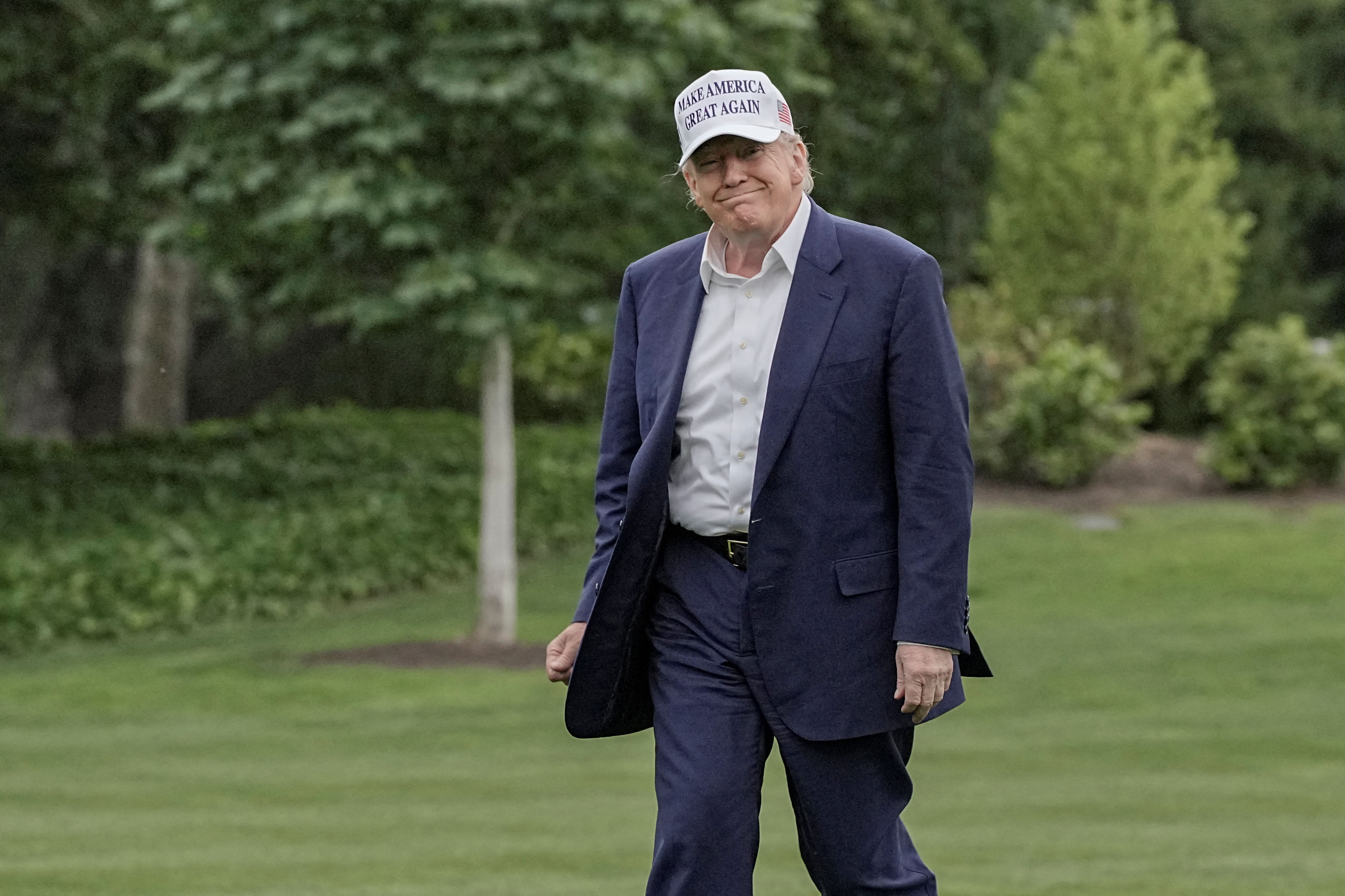 ترامپ: وضع تعرفه ۵۰ درصدی بر کالاهای اتحادیه اروپا تا ۱۸ تیر به تعویق افتاد